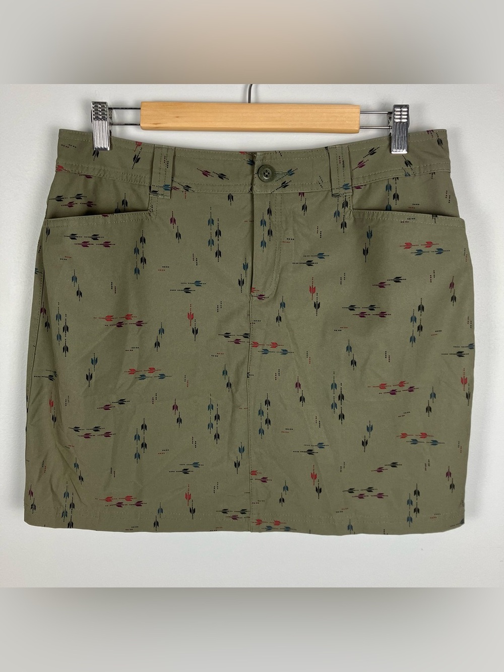 Eddie Bauer Adventurer 2.0 Skort Womens Size 8 Olive Green Arrow Print